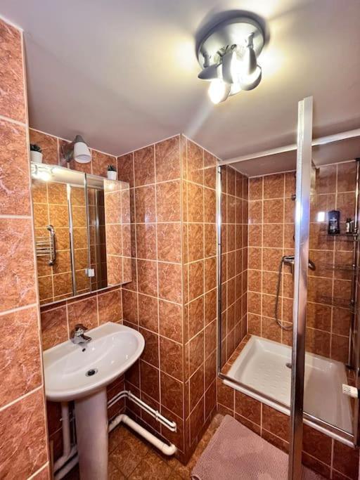 Апартаменты Cozy Haven Near Paris La Defense Grande Arche Курбевуа Экстерьер фото